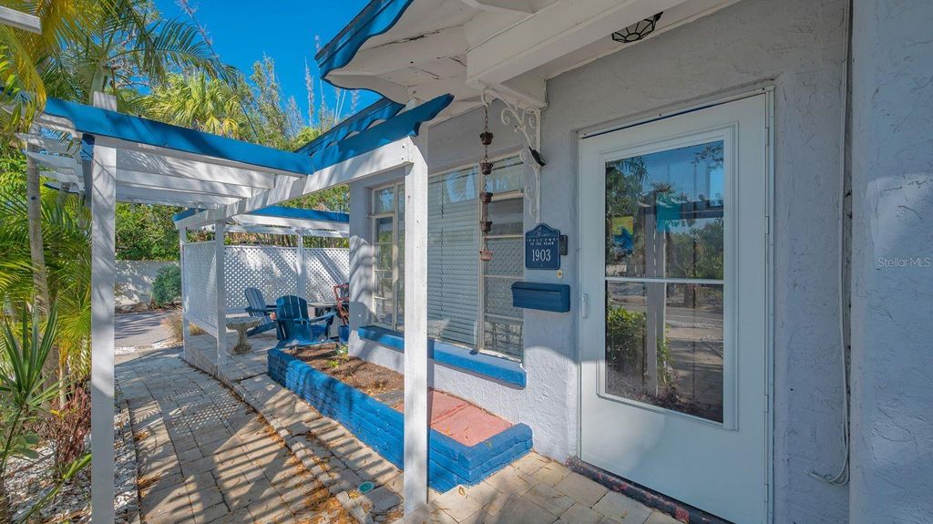 Photo of 1903 Oak Street, Sarasota, FL 34236 (MLS # A4659396)