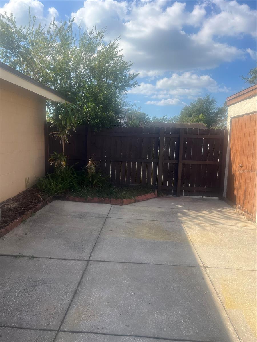 ROSEMOUNT VILLAGE UNIT III - Residential Lease