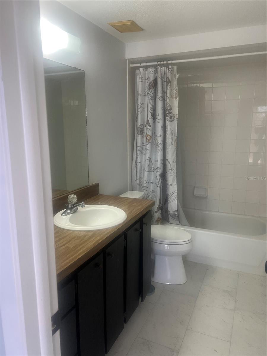 ROSEMOUNT VILLAGE UNIT III - Residential Lease