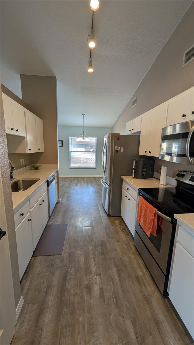 ENCLAVE/IMPERIAL LAKES - Residential Lease