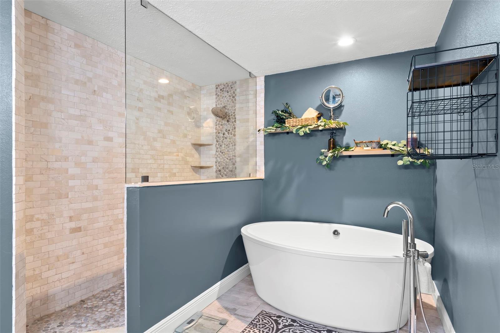 EAST LAKE ADD TO LAKE PADGETT - Residential