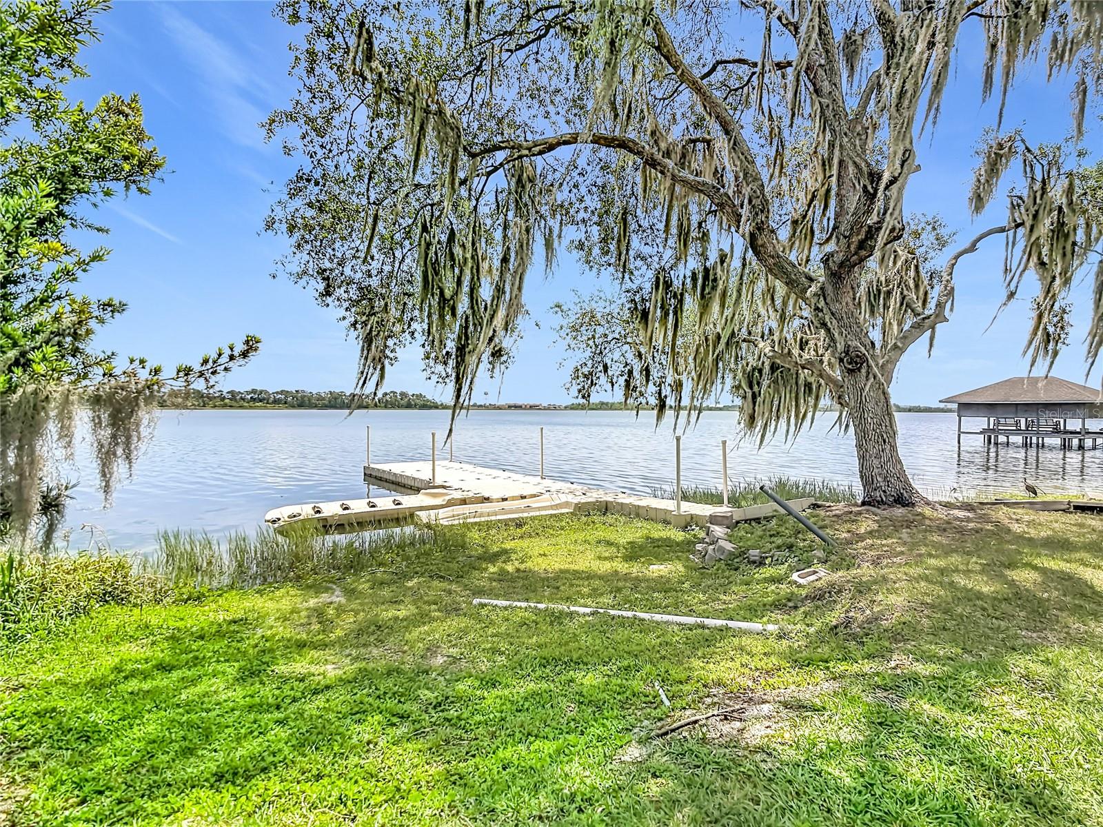 SANDY POINTE - Residential