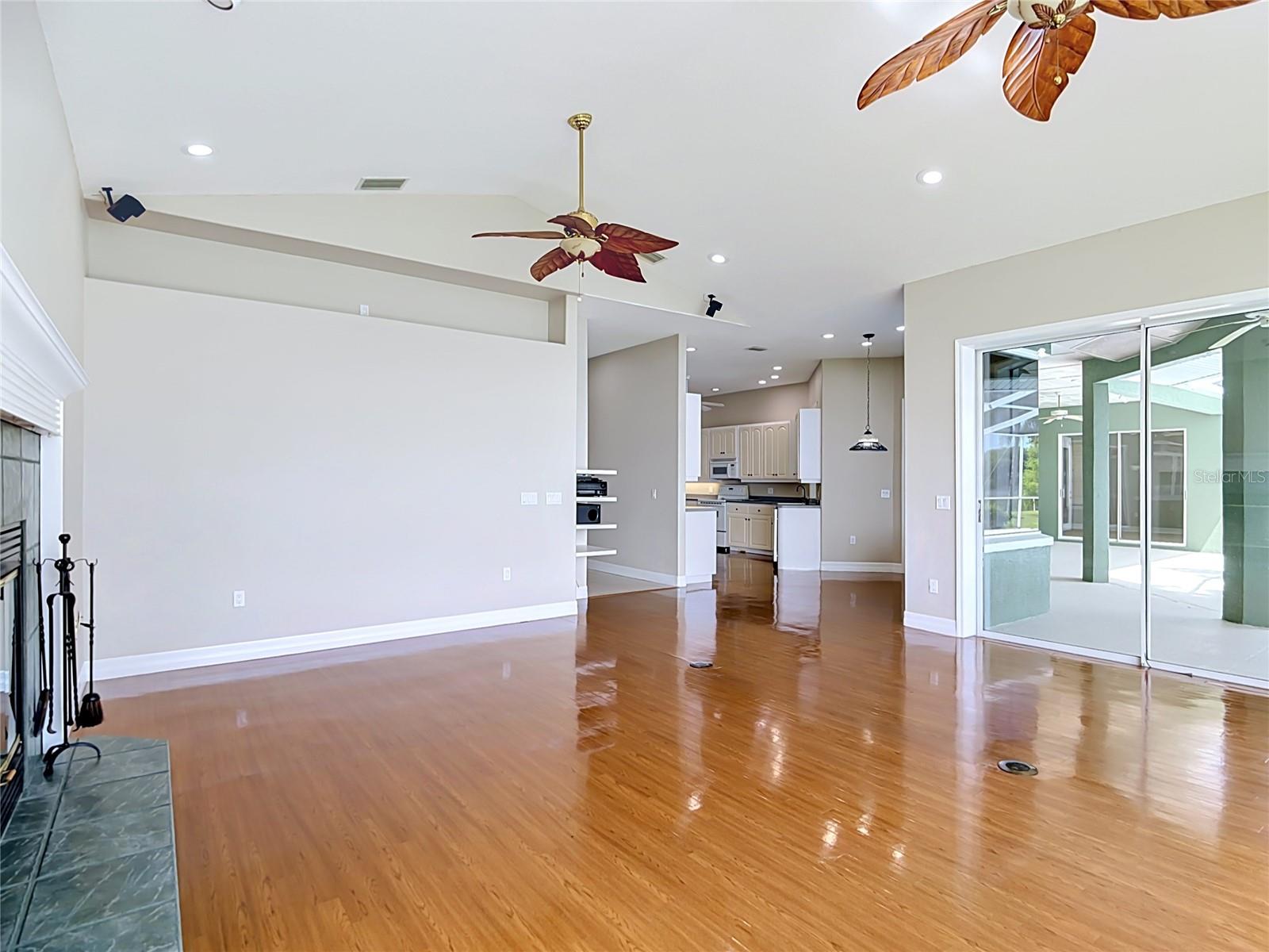 SANDY POINTE - Residential