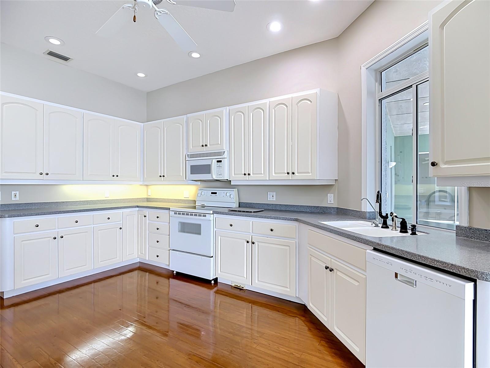 SANDY POINTE - Residential