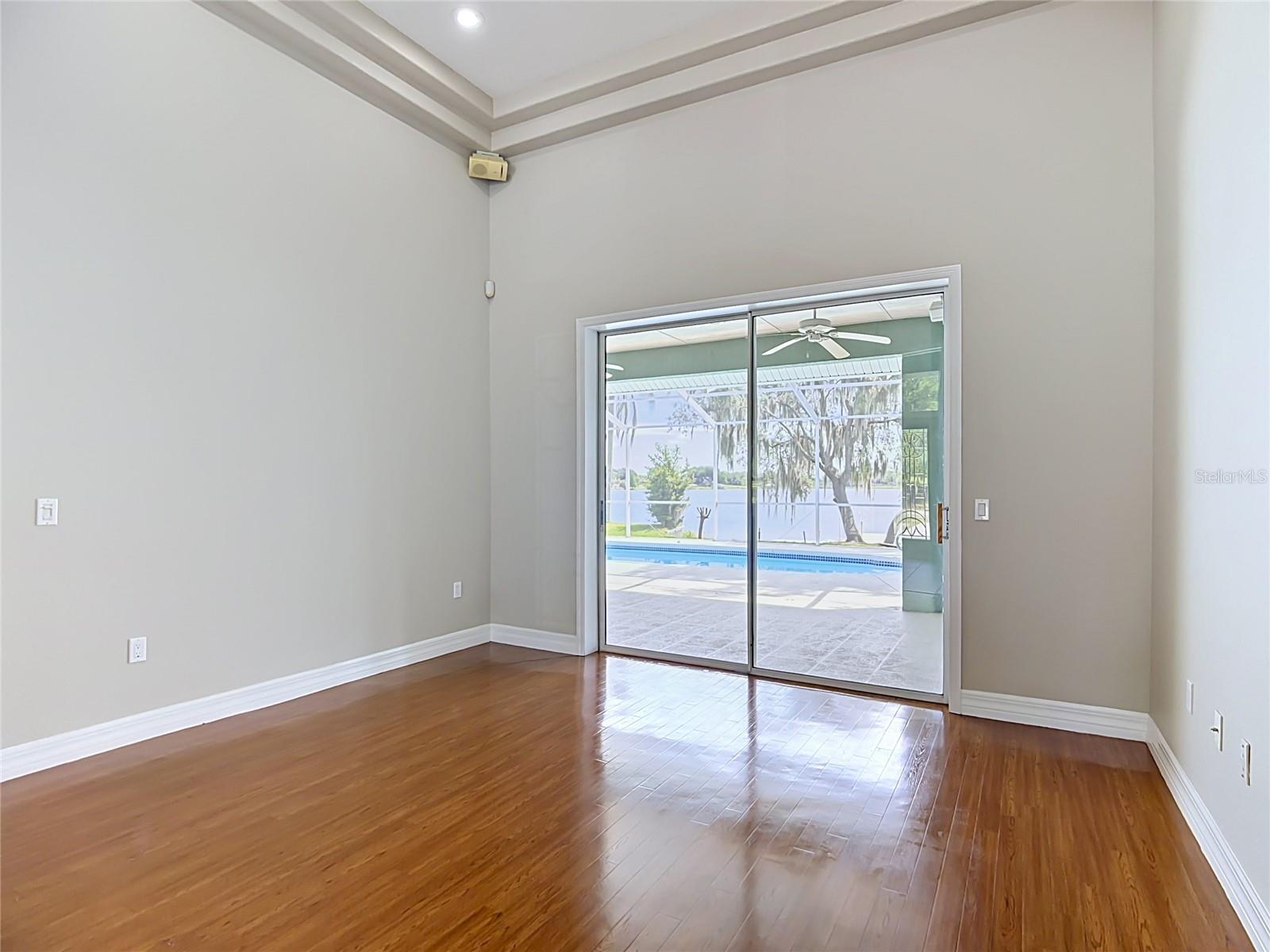 SANDY POINTE - Residential