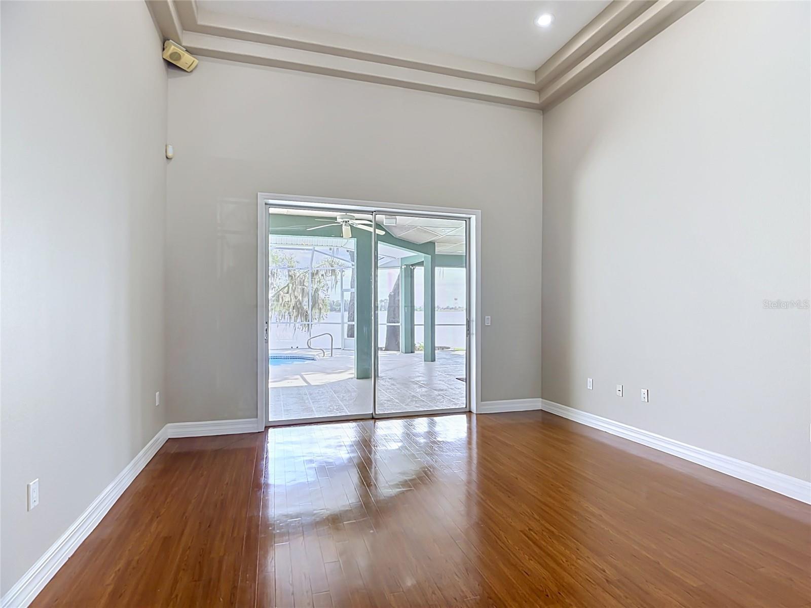 SANDY POINTE - Residential