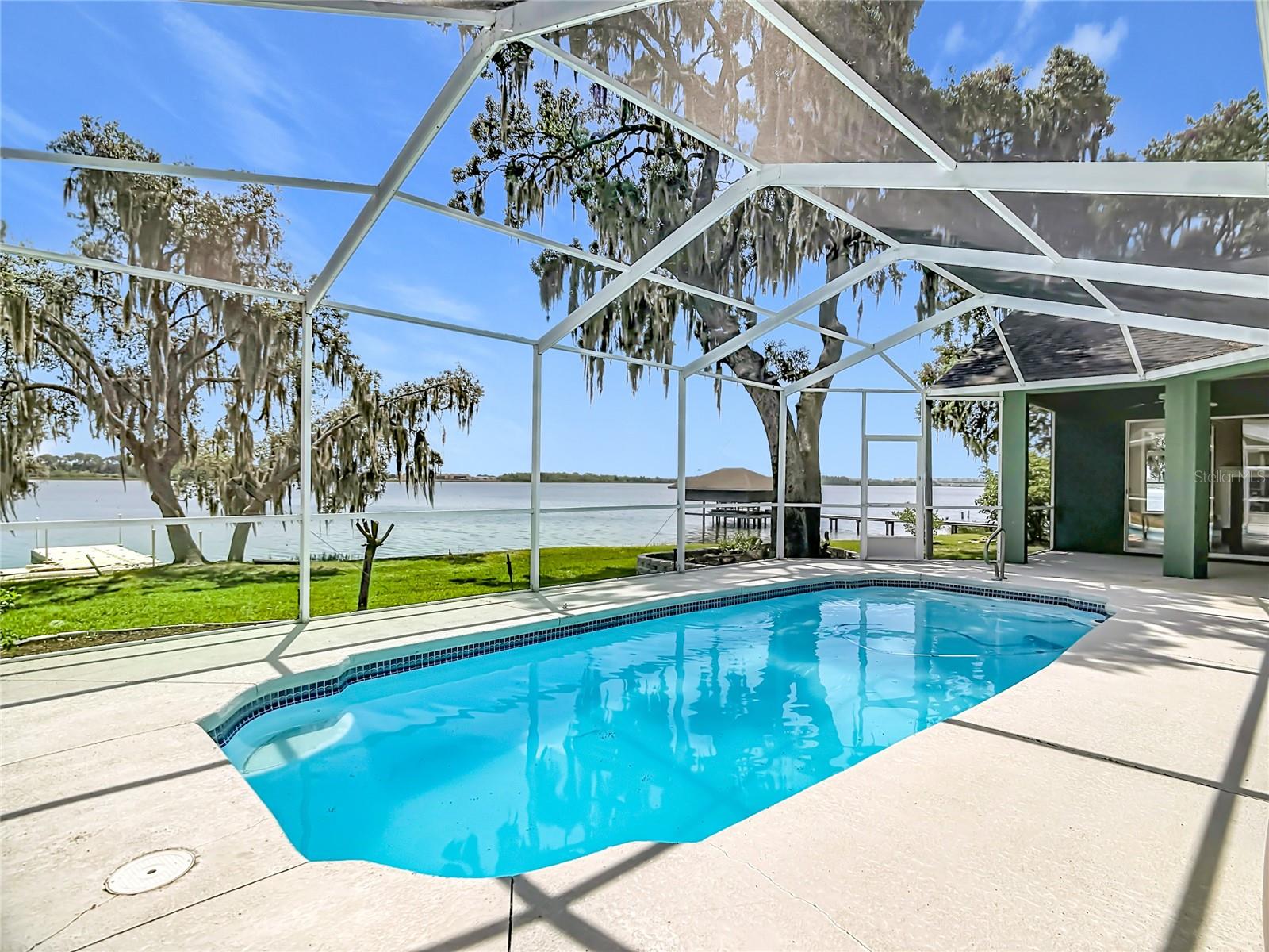 SANDY POINTE - Residential