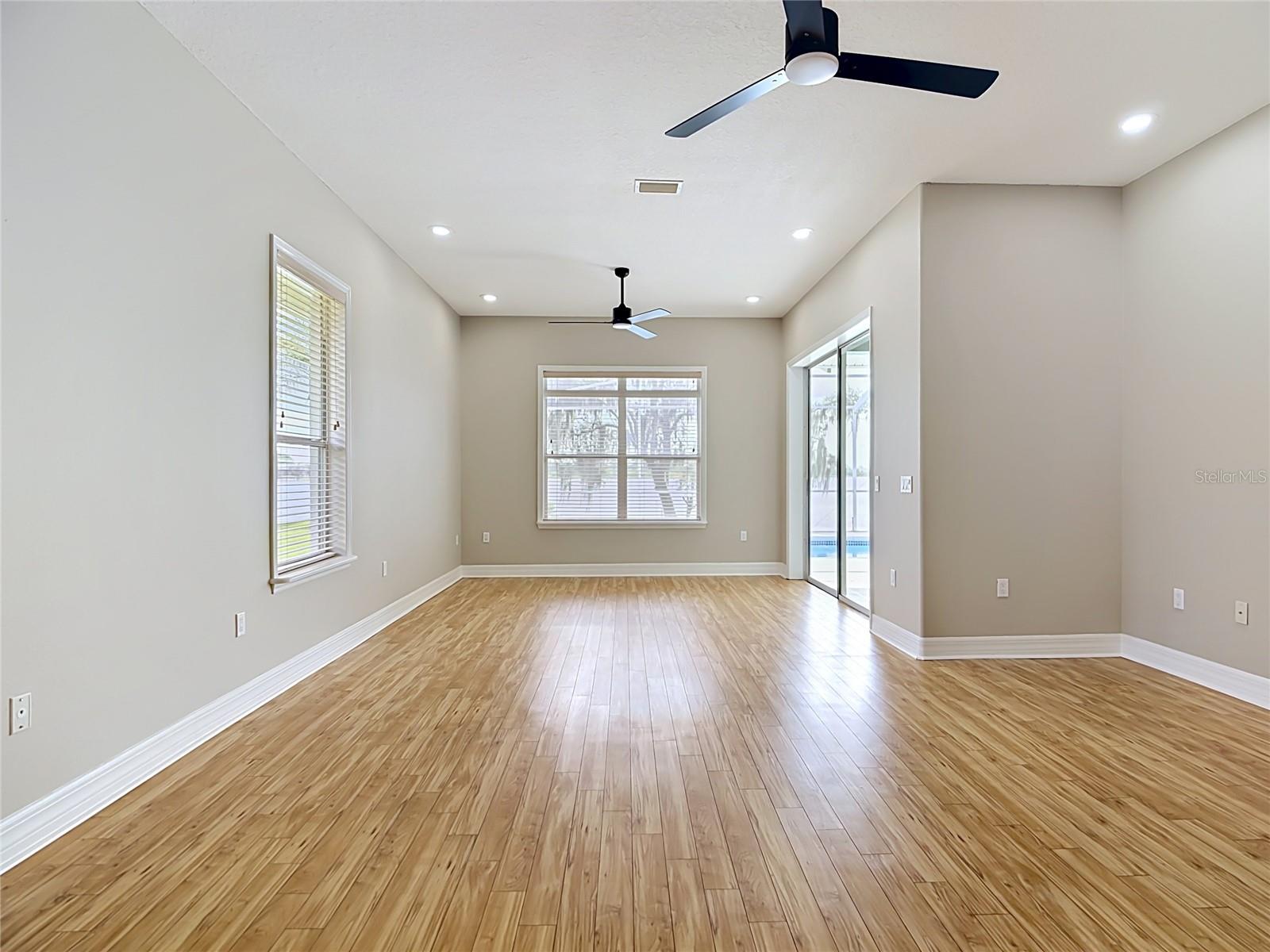 SANDY POINTE - Residential
