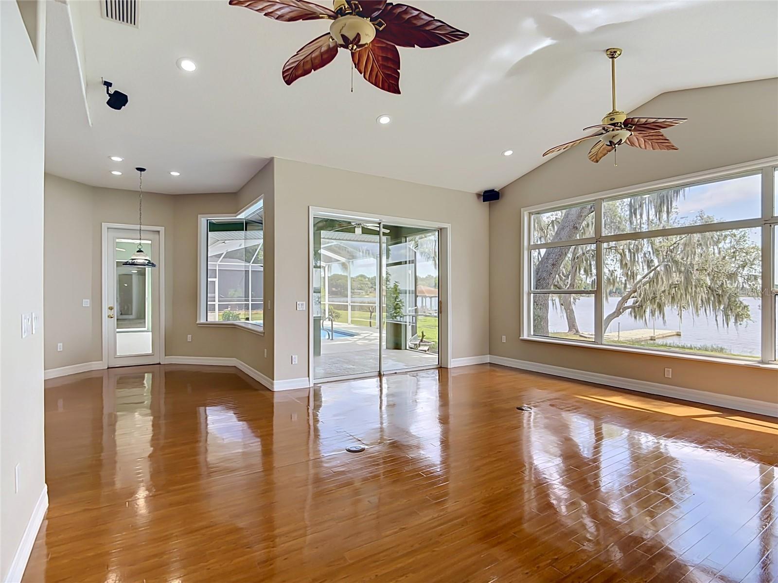 SANDY POINTE - Residential