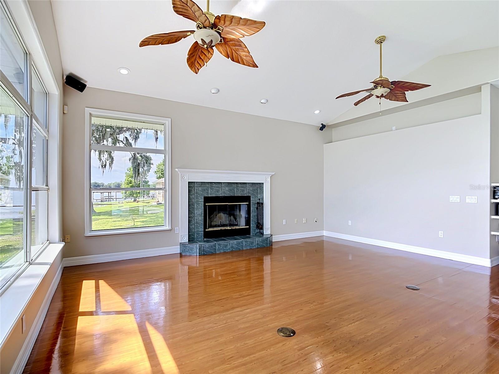 SANDY POINTE - Residential