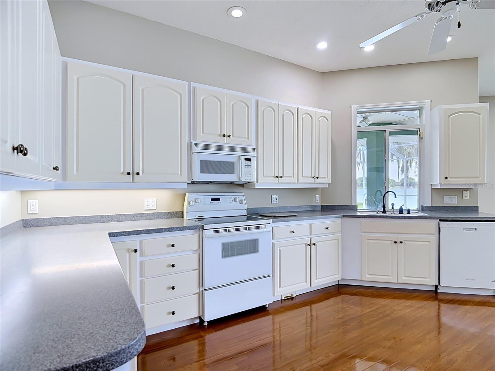 SANDY POINTE - Residential