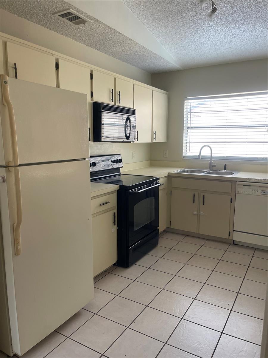 DEER RUN UNIT 11 - Residential Lease