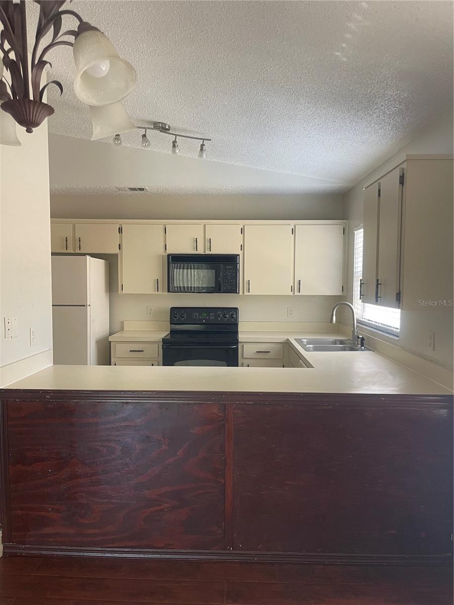 DEER RUN UNIT 11 - Residential Lease