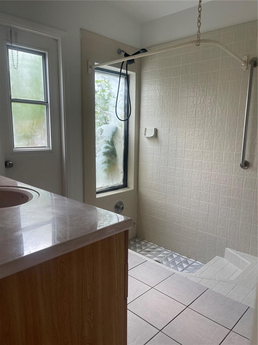 DEER RUN UNIT 11 - Residential Lease