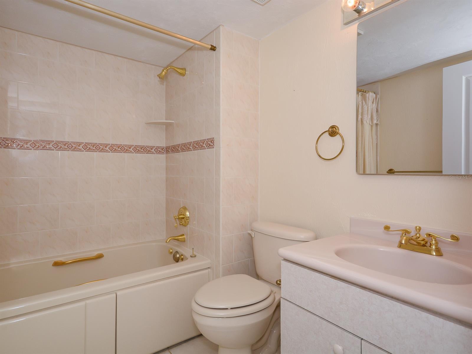 Diamond Head Point Condo - Residential