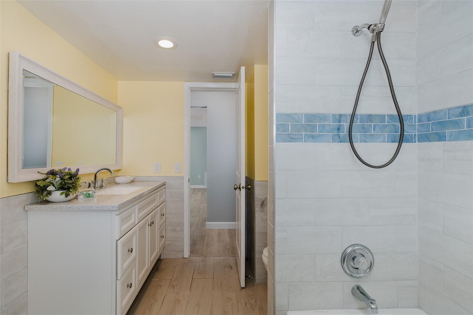 ALOHA GARDENS - Residential