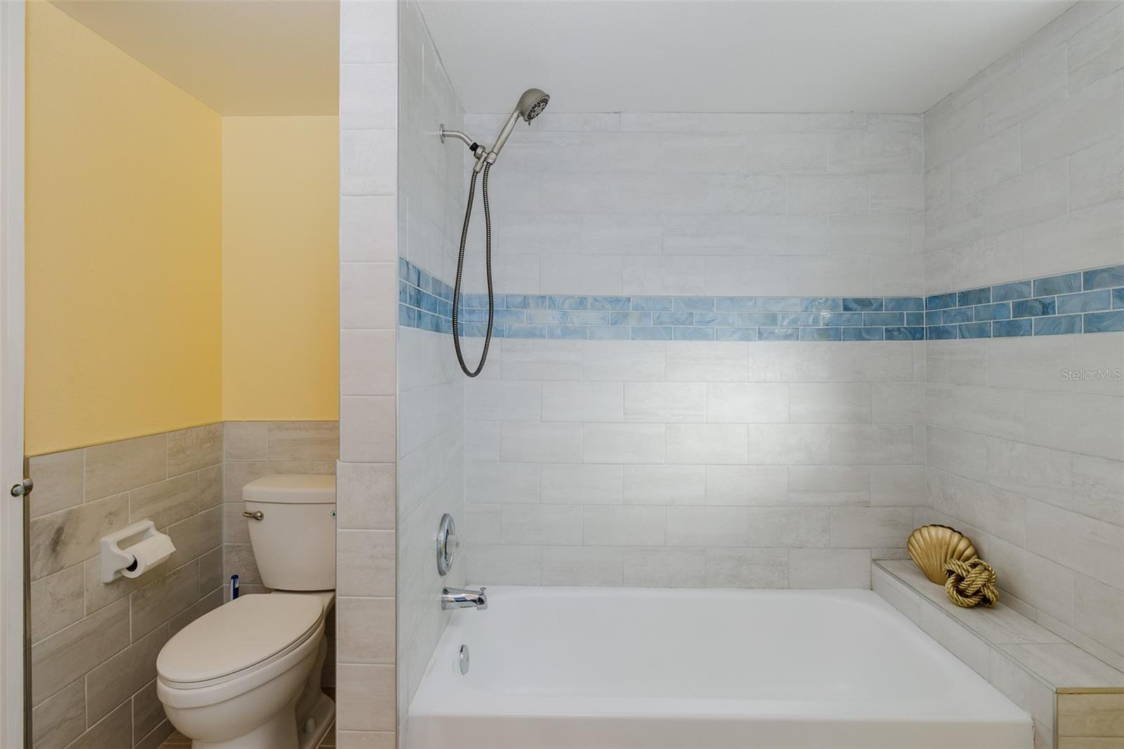 ALOHA GARDENS - Residential