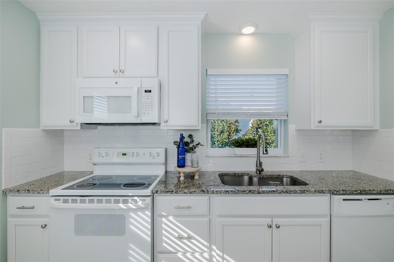 ALOHA GARDENS - Residential