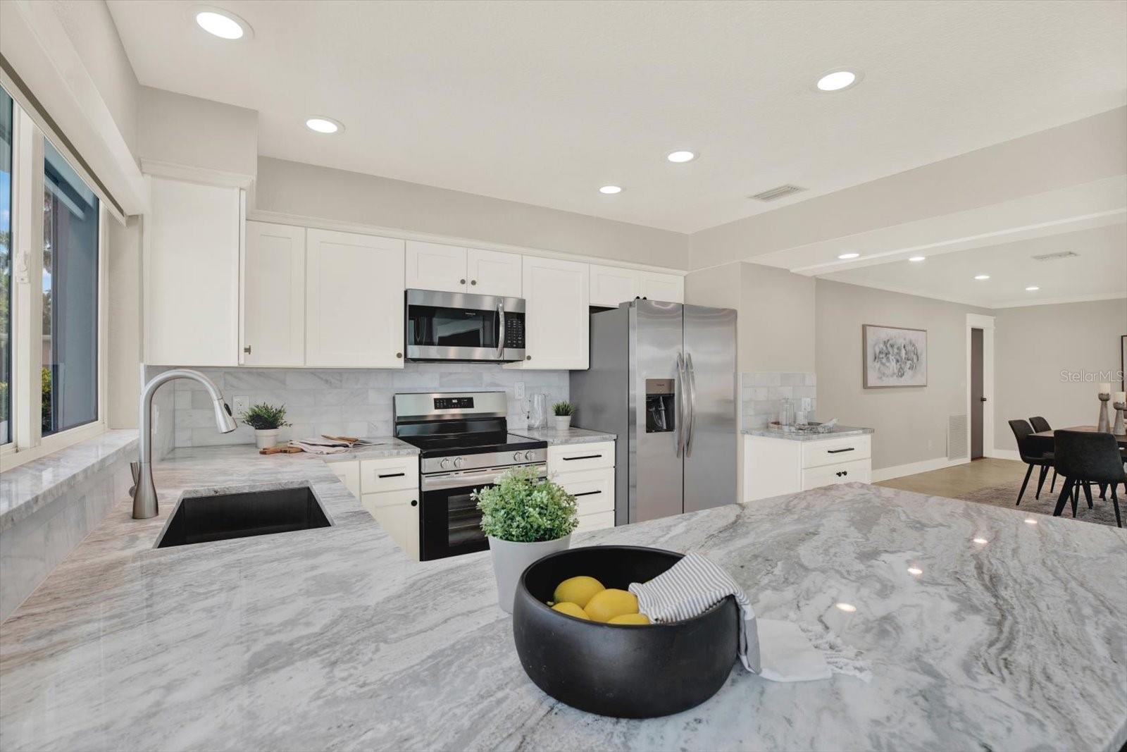 5648 BAYVIEW DRIVE