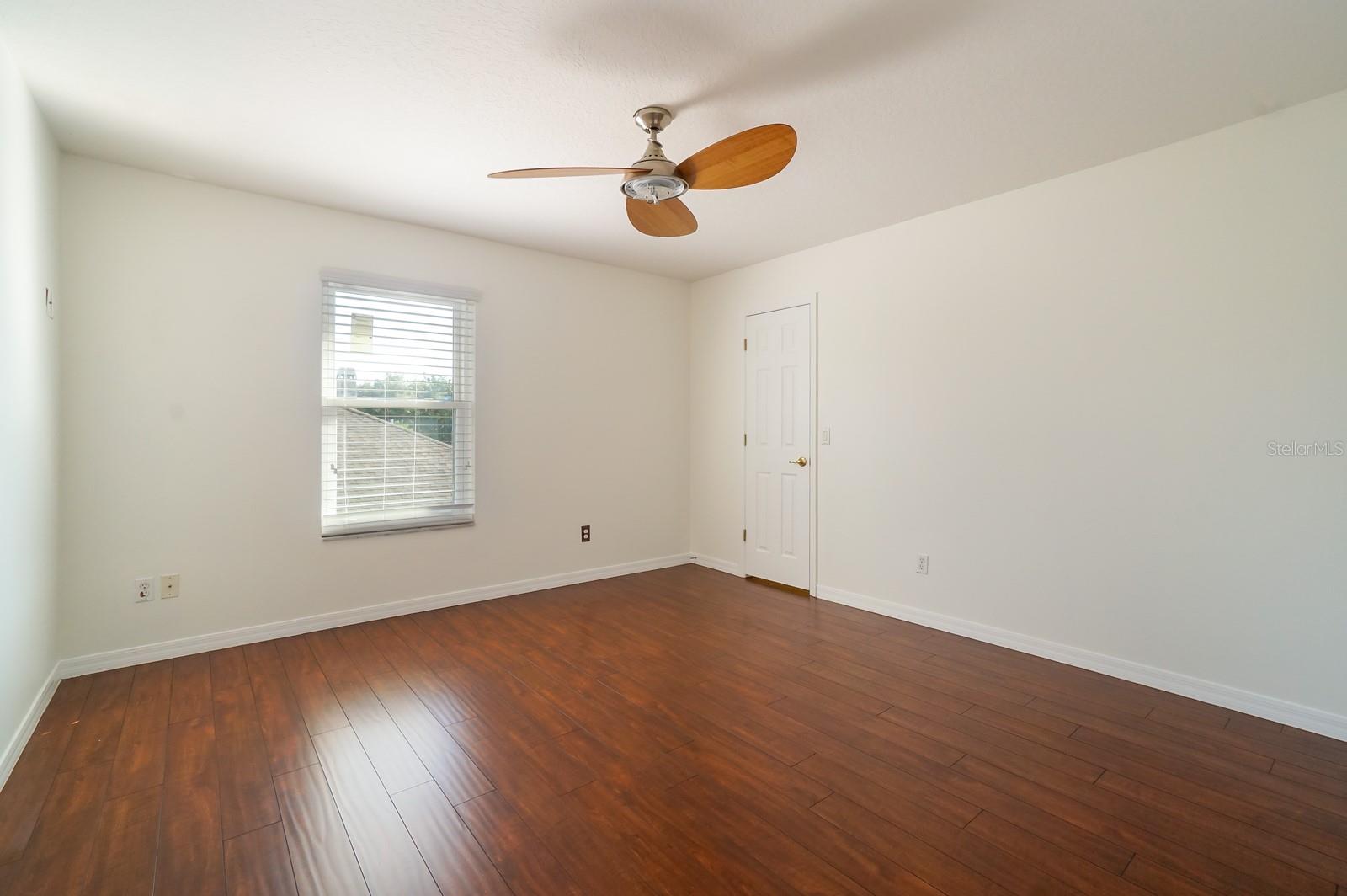 CONROY CLUB 47/86 - Residential Lease