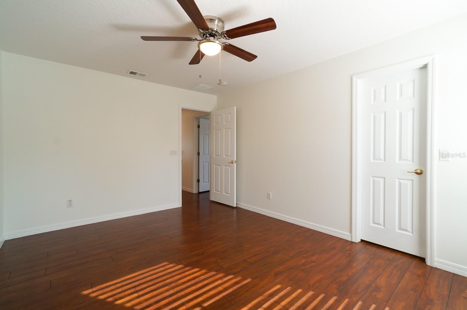 CONROY CLUB 47/86 - Residential Lease