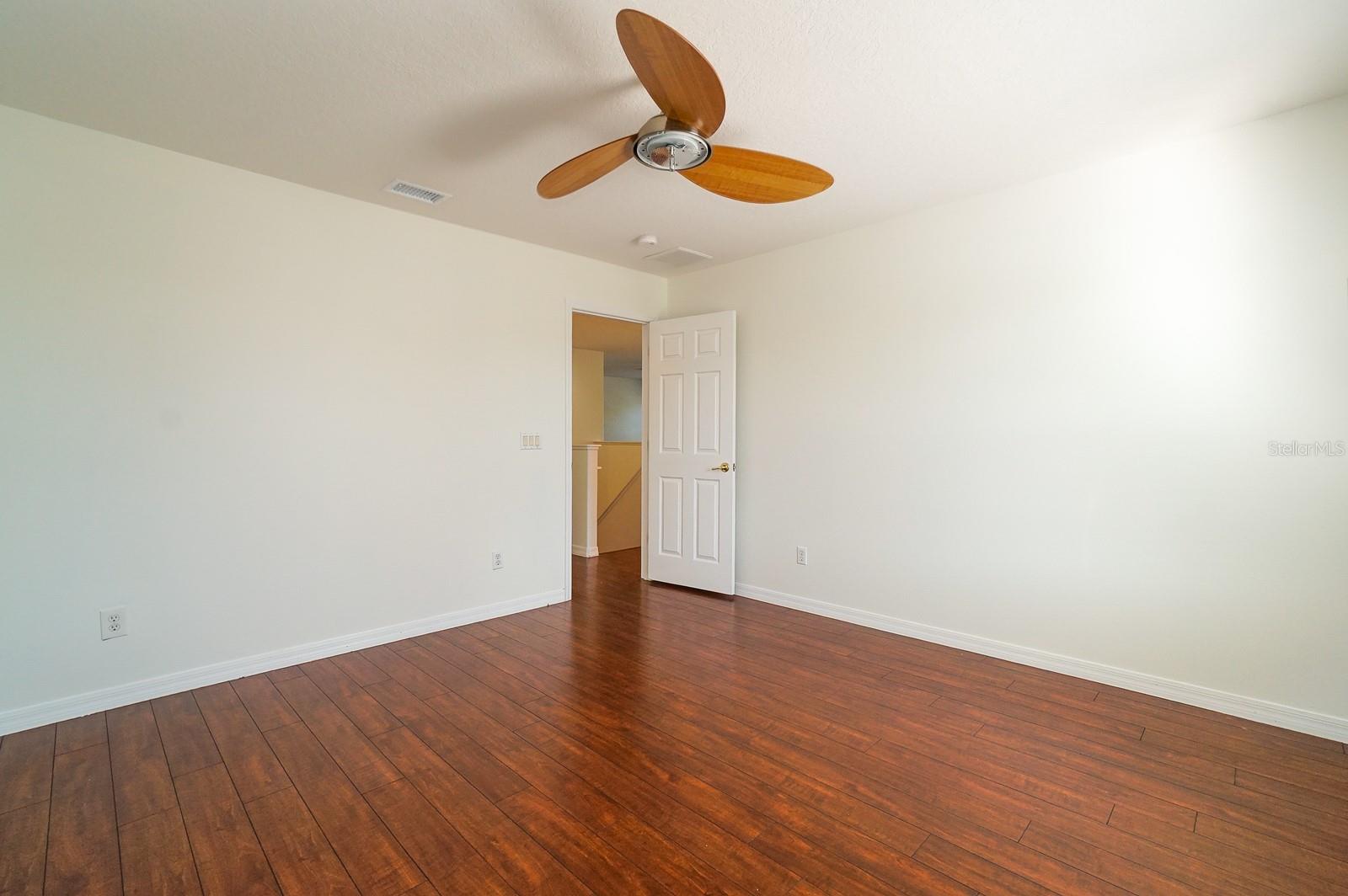 CONROY CLUB 47/86 - Residential Lease