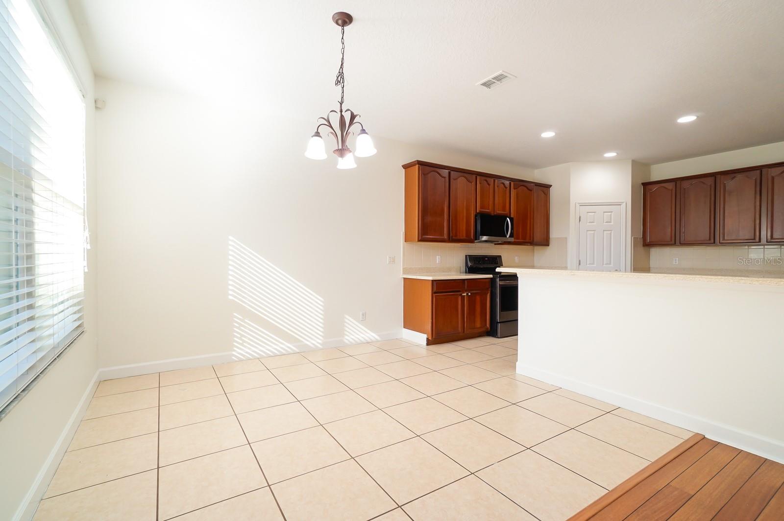 CONROY CLUB 47/86 - Residential Lease