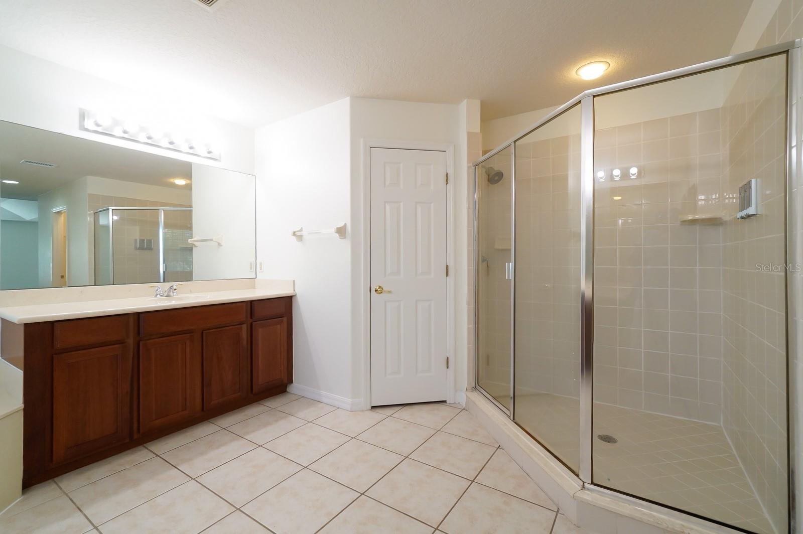 CONROY CLUB 47/86 - Residential Lease