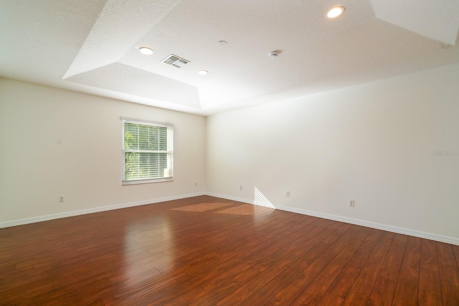 CONROY CLUB 47/86 - Residential Lease