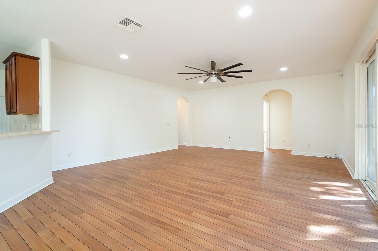 CONROY CLUB 47/86 - Residential Lease