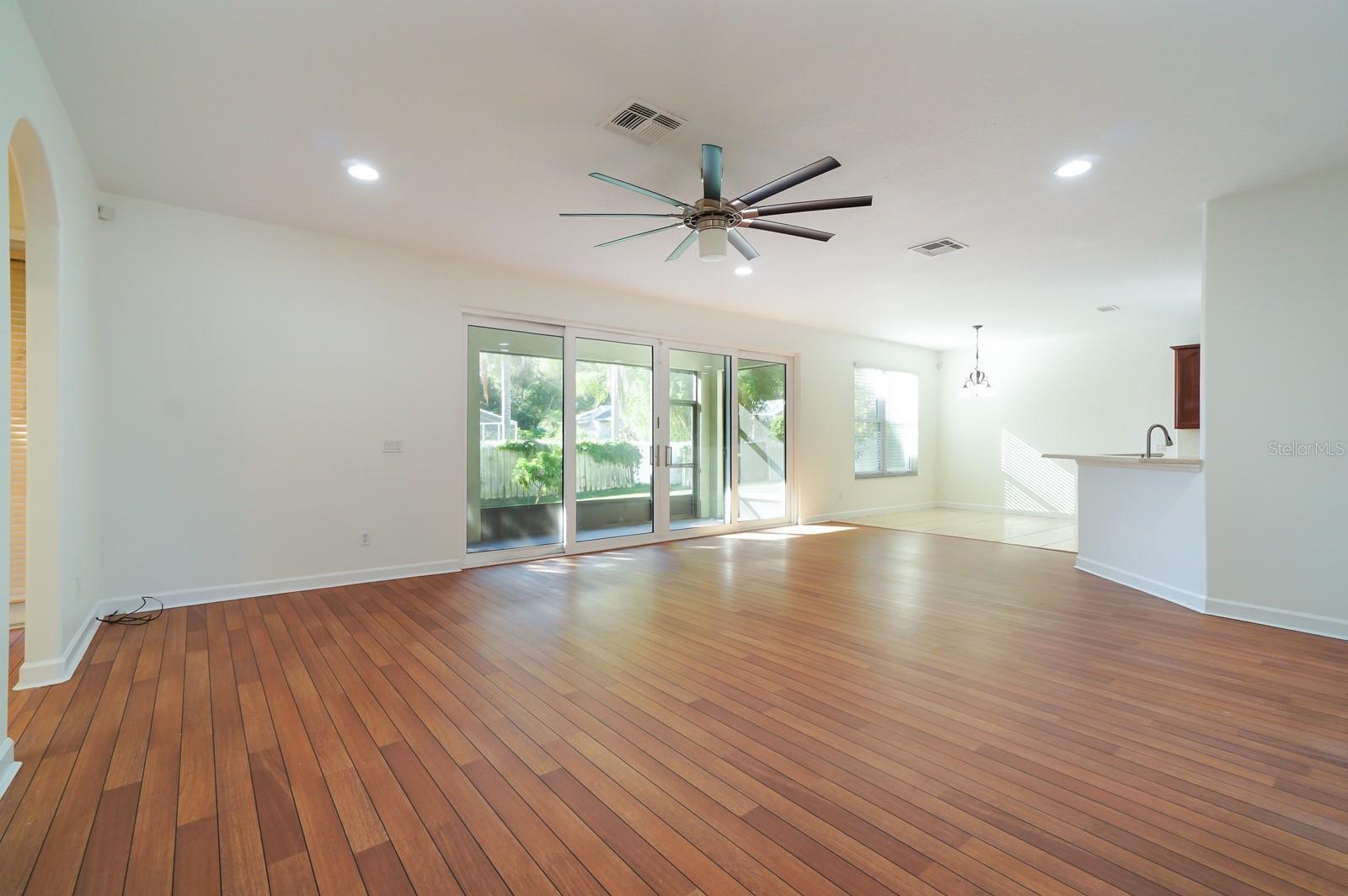 CONROY CLUB 47/86 - Residential Lease