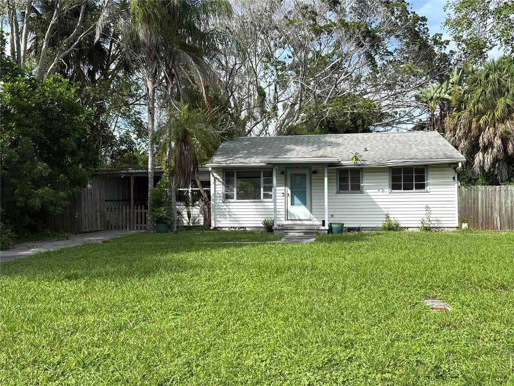 Photo of 7011 Hibiscus Avenue S, South Pasadena, FL 33707 (MLS # O6436005)