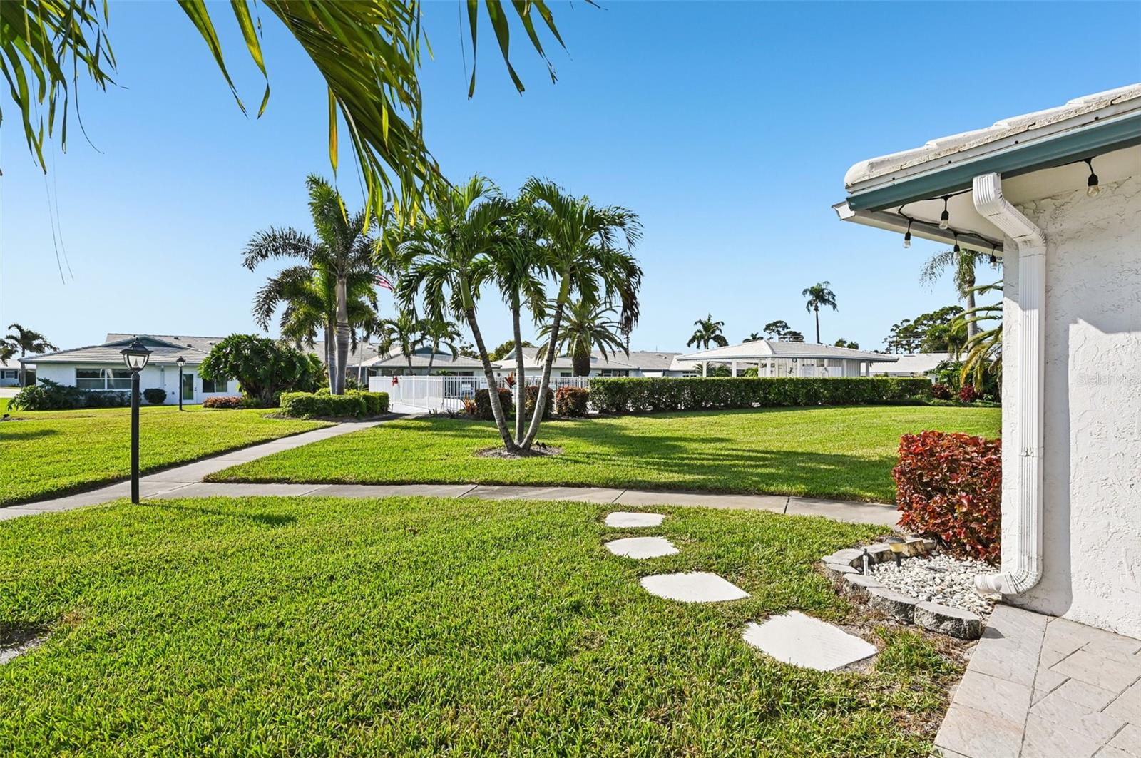 VILLAGE GREEN OF BRADENTON SEC 8 - Residential