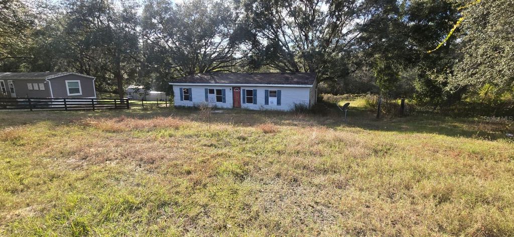Photo of 17140 SE 251st Terrace, Umatilla, FL 32784 (MLS # G5105347)