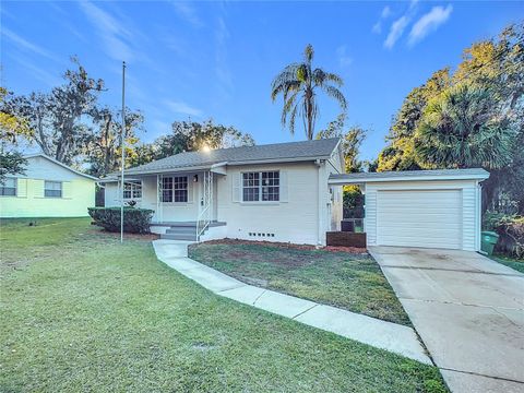 A home in DELAND