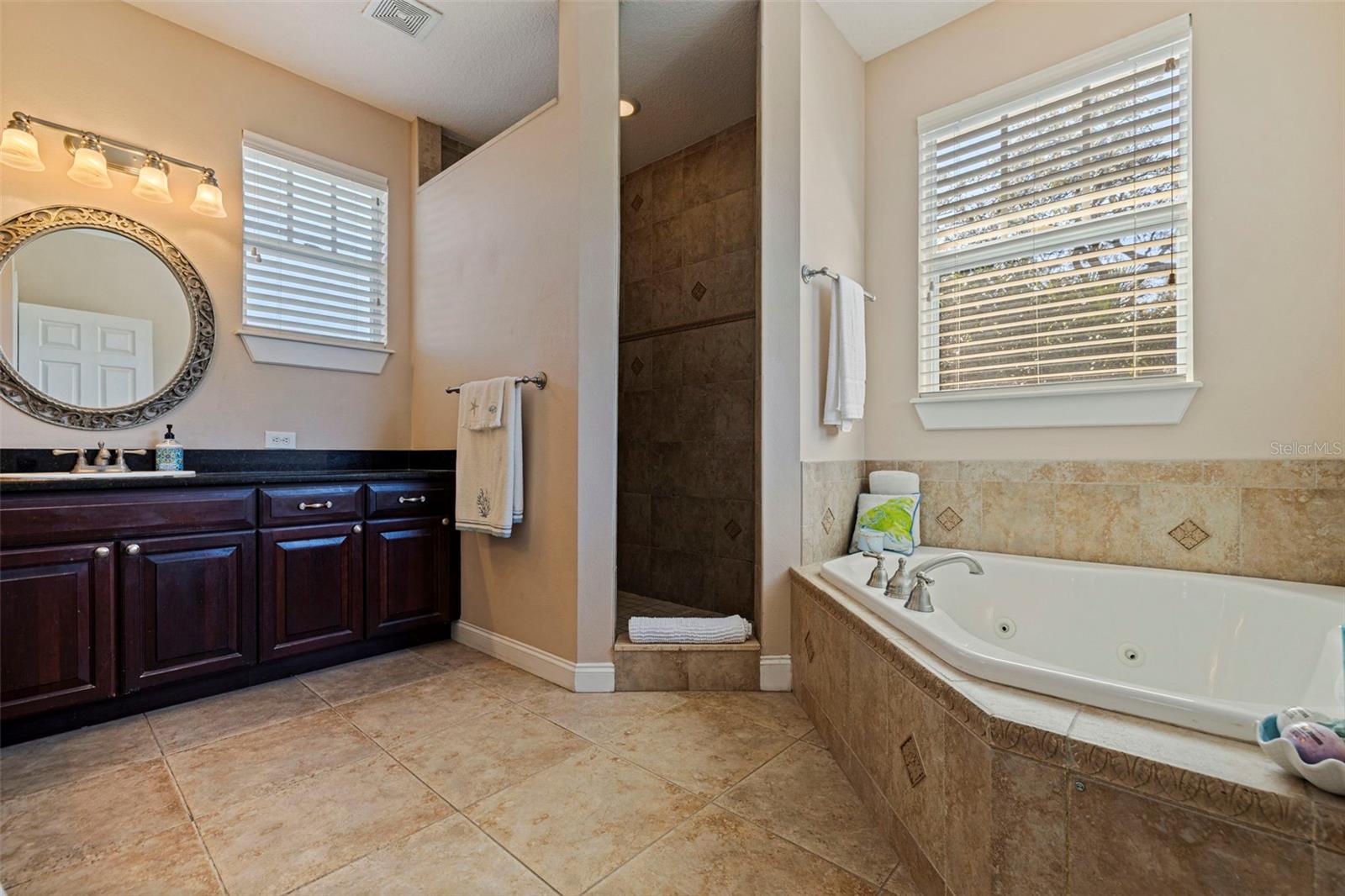 OAKELLARS - Residential