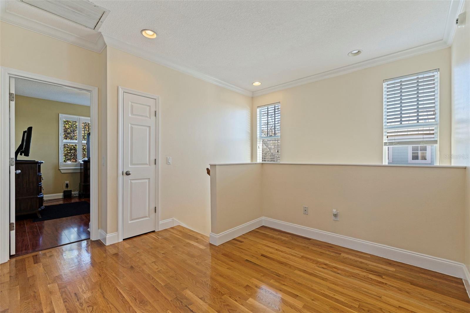 OAKELLARS - Residential