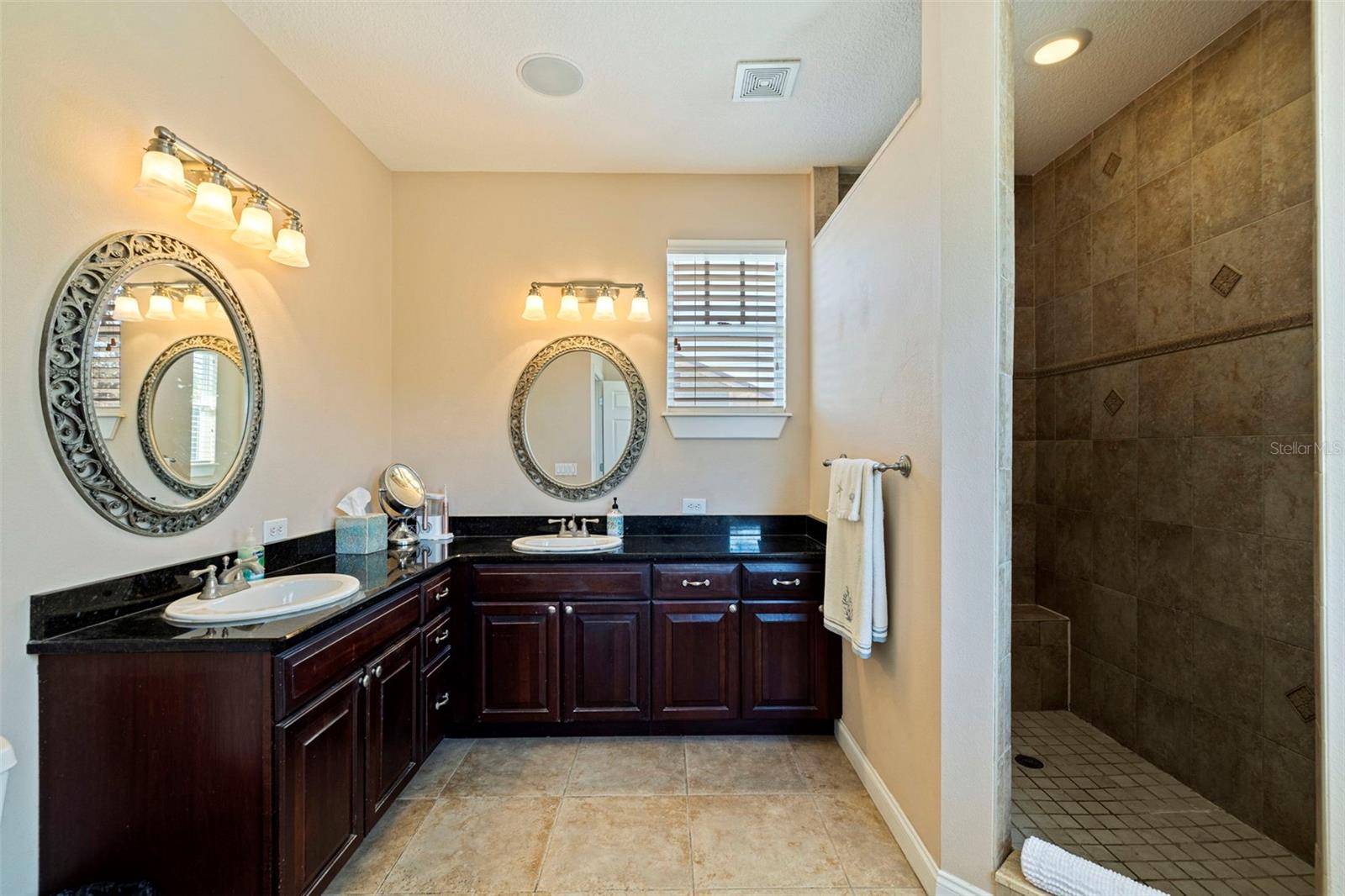 OAKELLARS - Residential