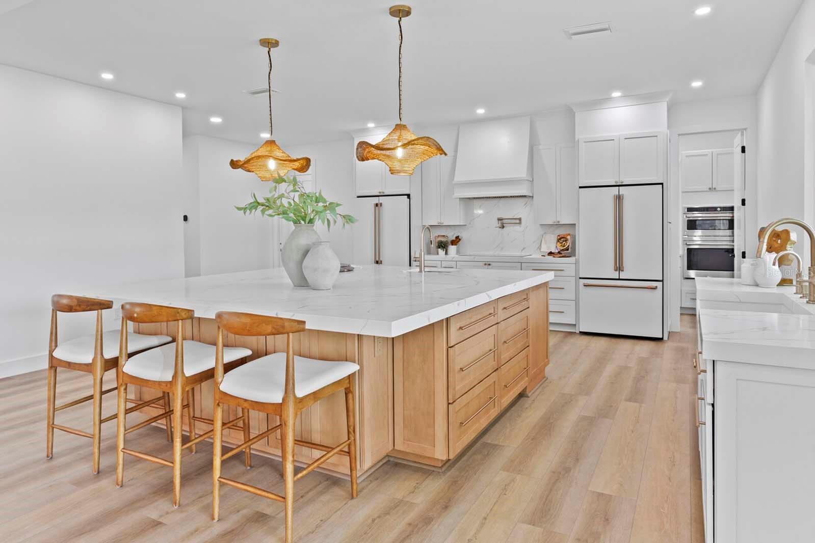 WELLINGTON MANORS - Residential