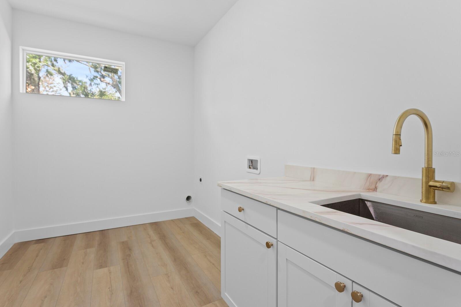 WELLINGTON MANORS - Residential