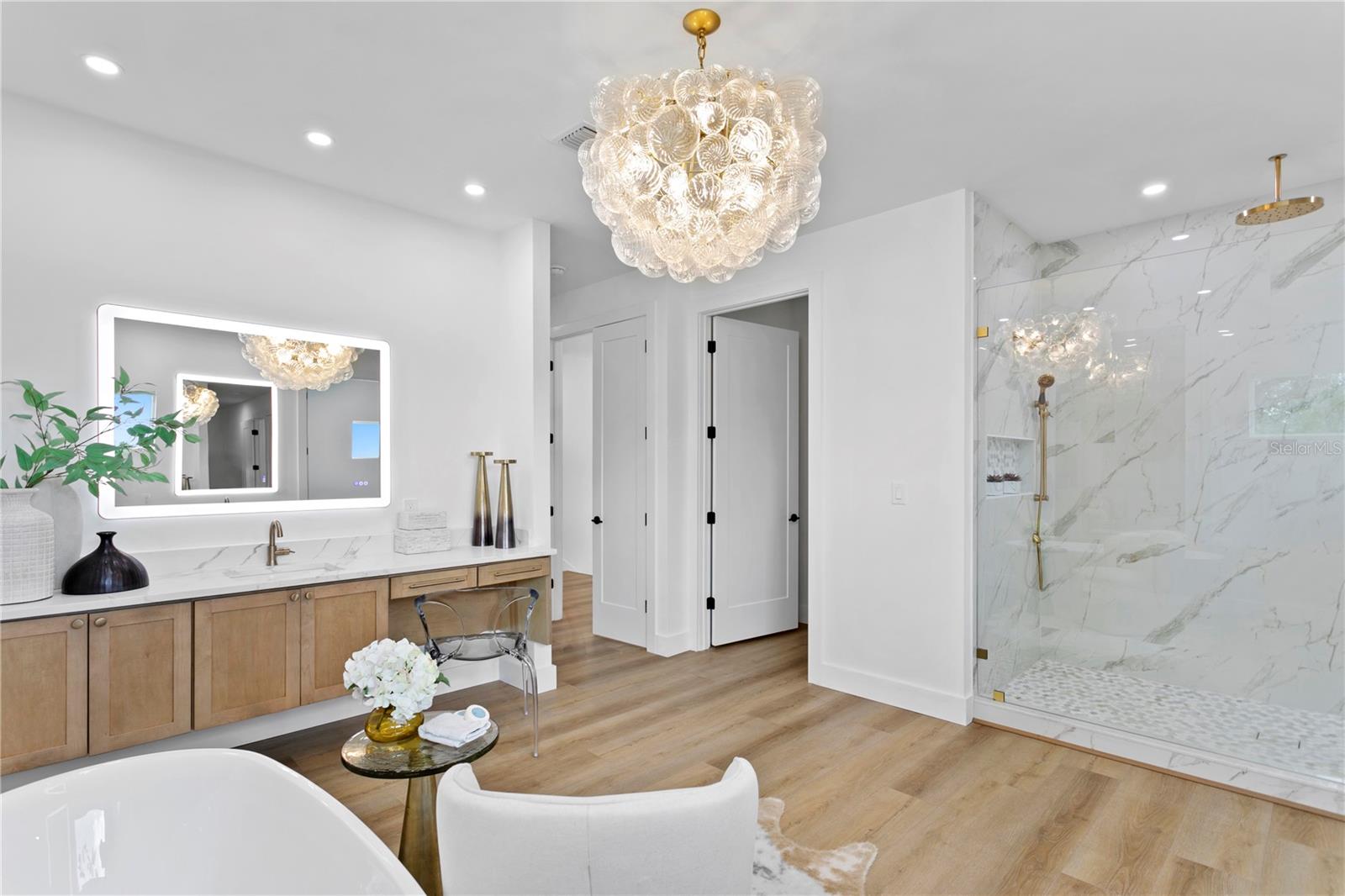 WELLINGTON MANORS - Residential