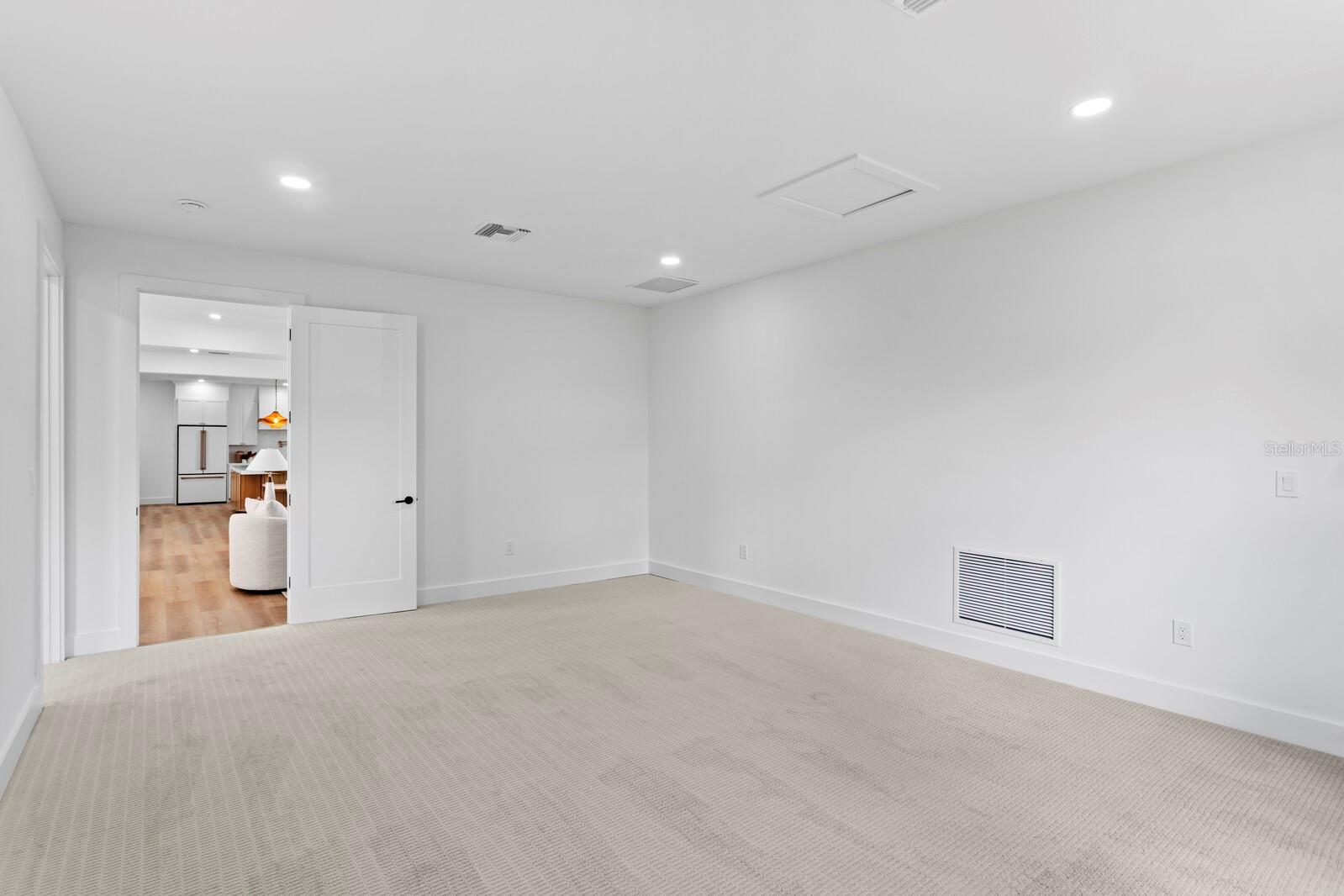 WELLINGTON MANORS - Residential