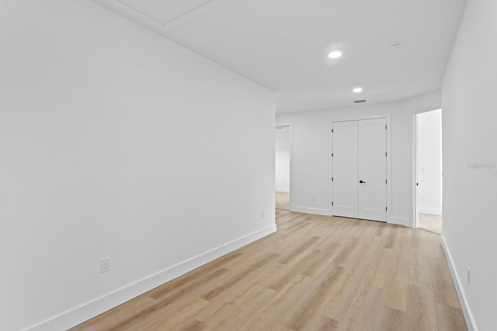 WELLINGTON MANORS - Residential