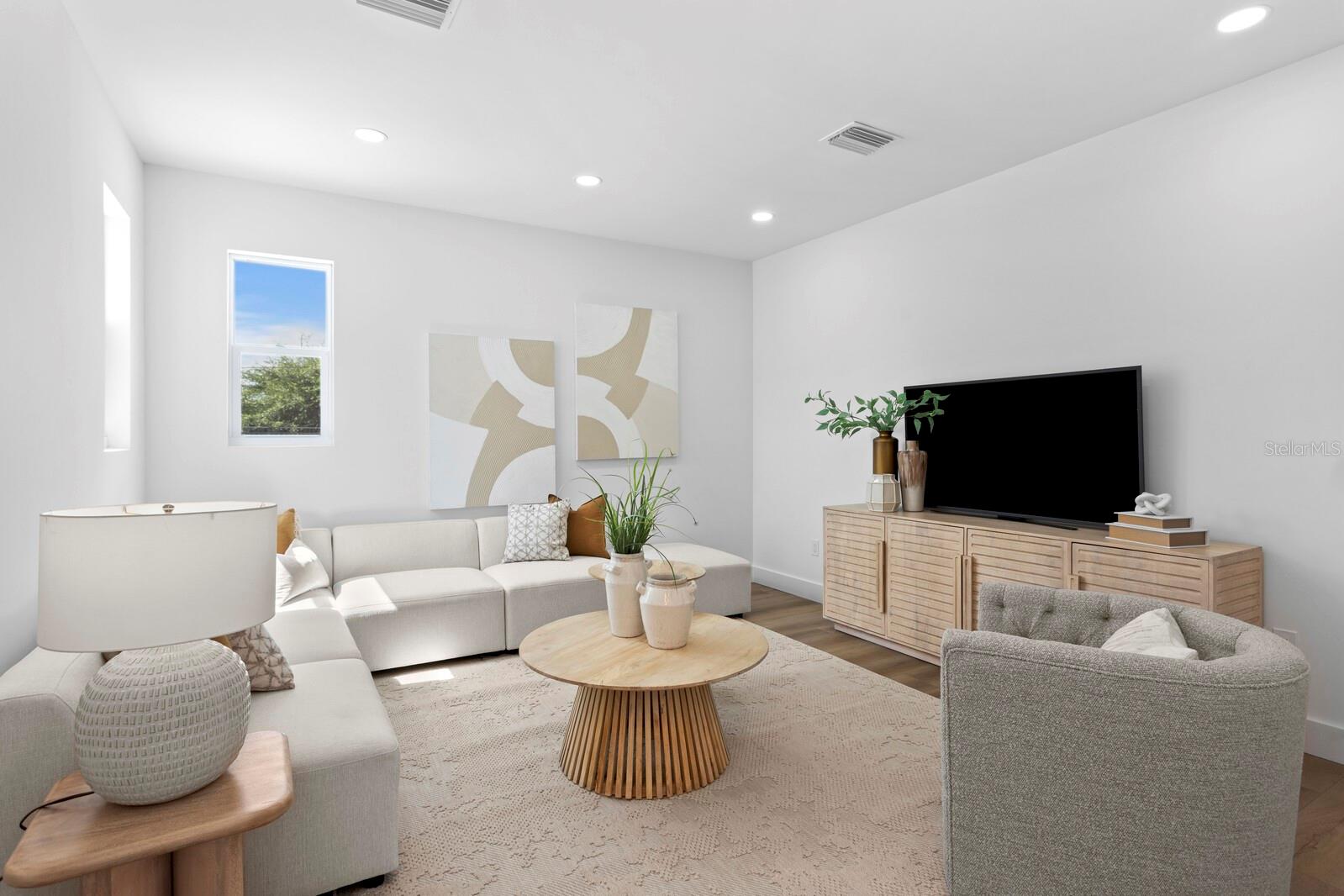 WELLINGTON MANORS - Residential