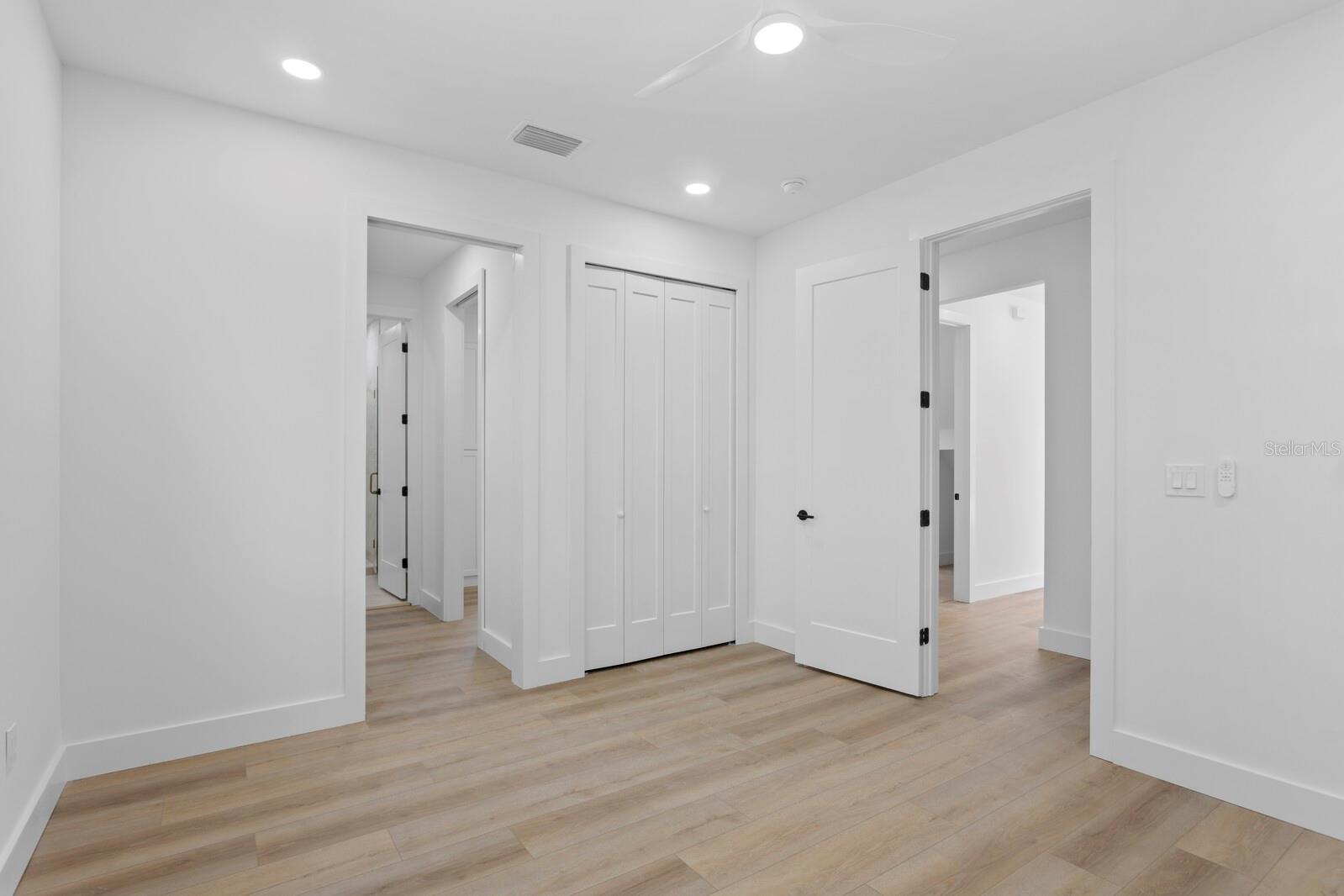 WELLINGTON MANORS - Residential