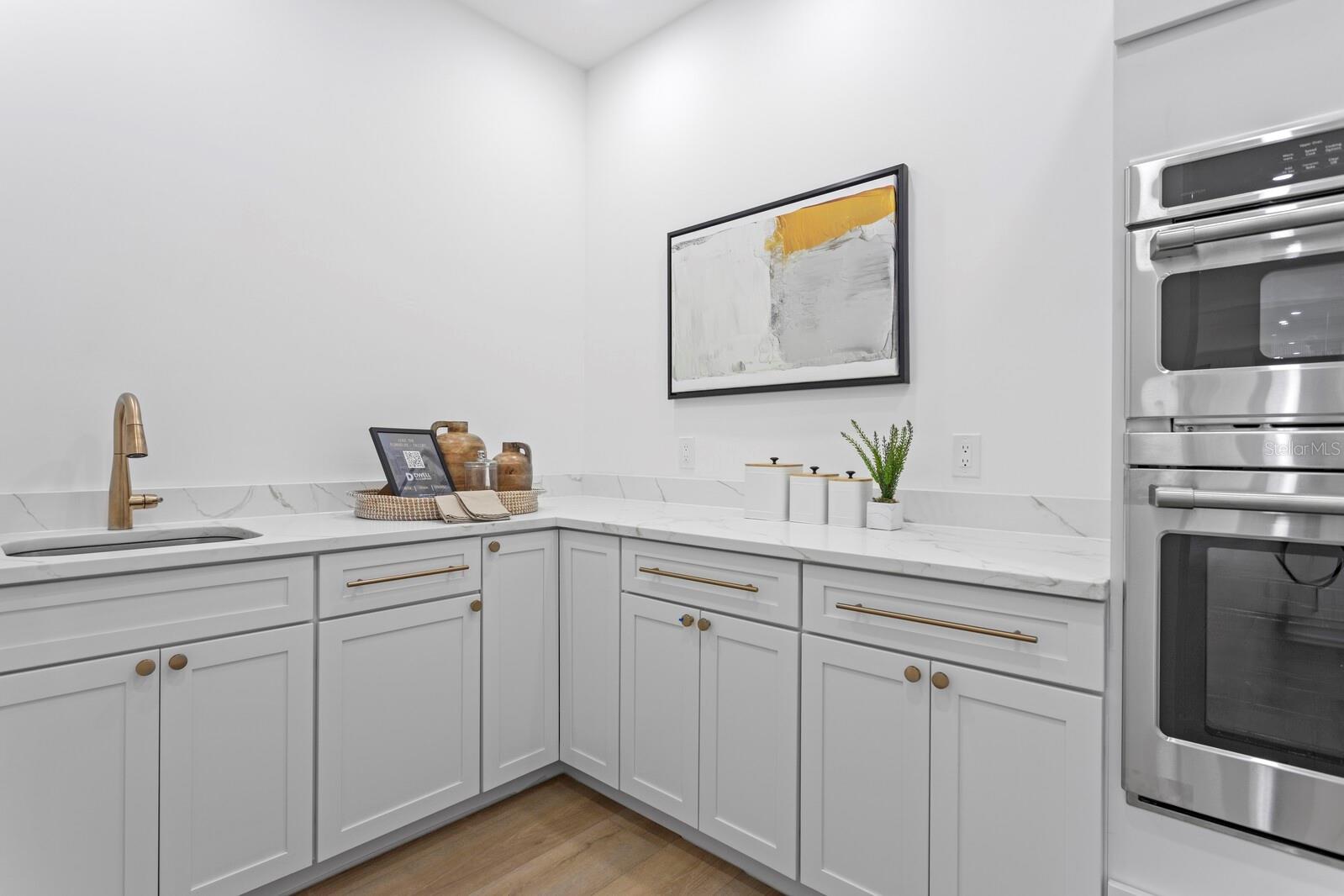 WELLINGTON MANORS - Residential