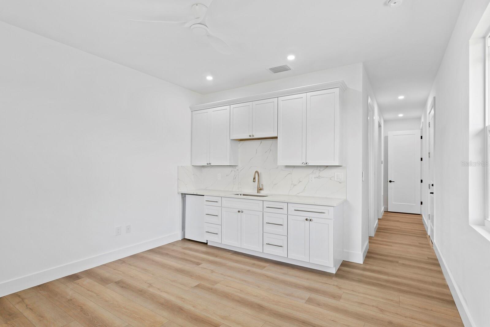 WELLINGTON MANORS - Residential