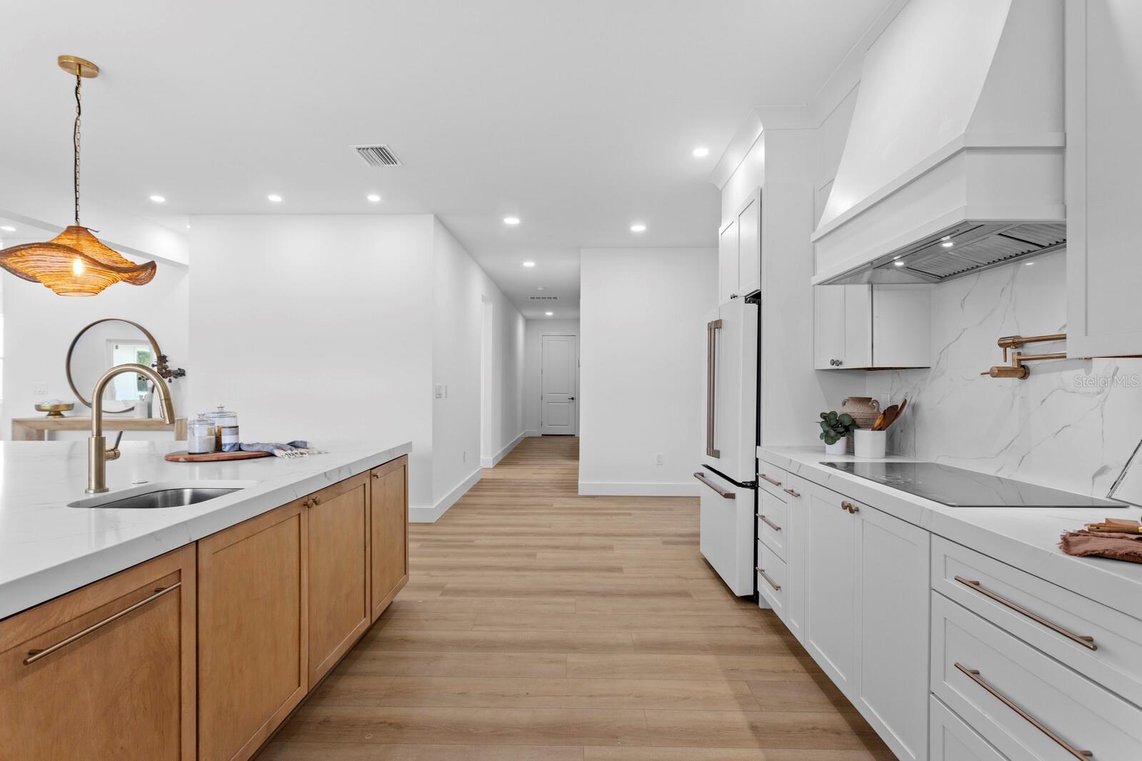 WELLINGTON MANORS - Residential