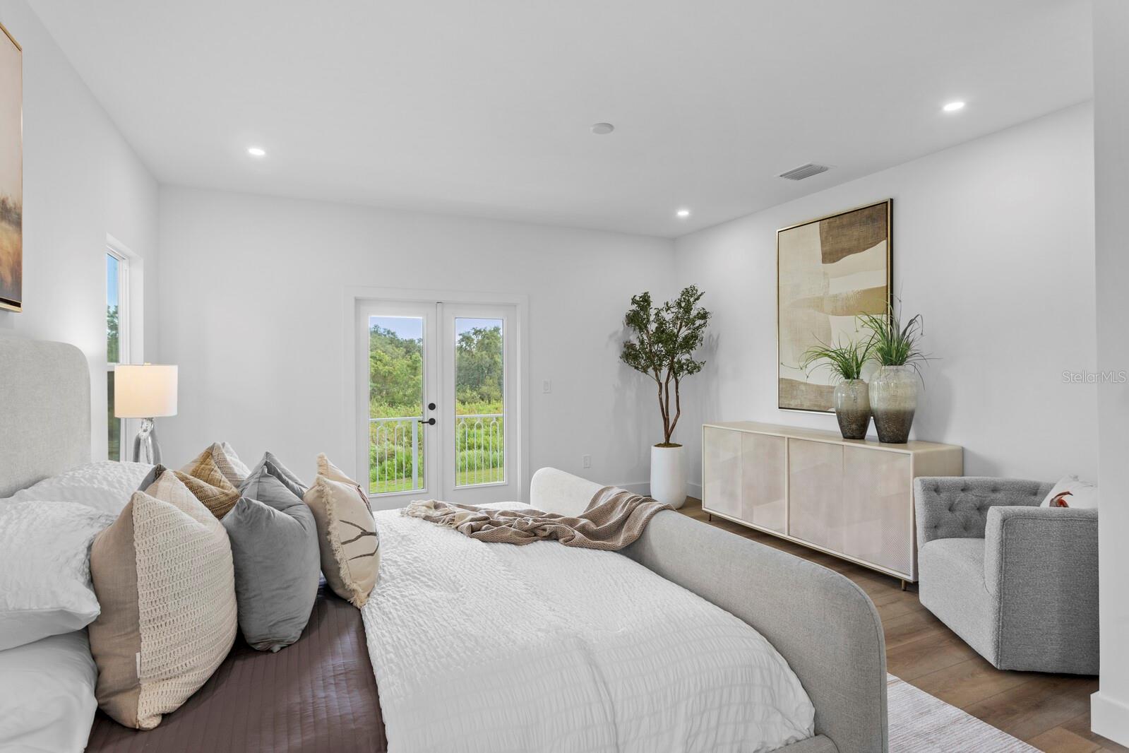 WELLINGTON MANORS - Residential