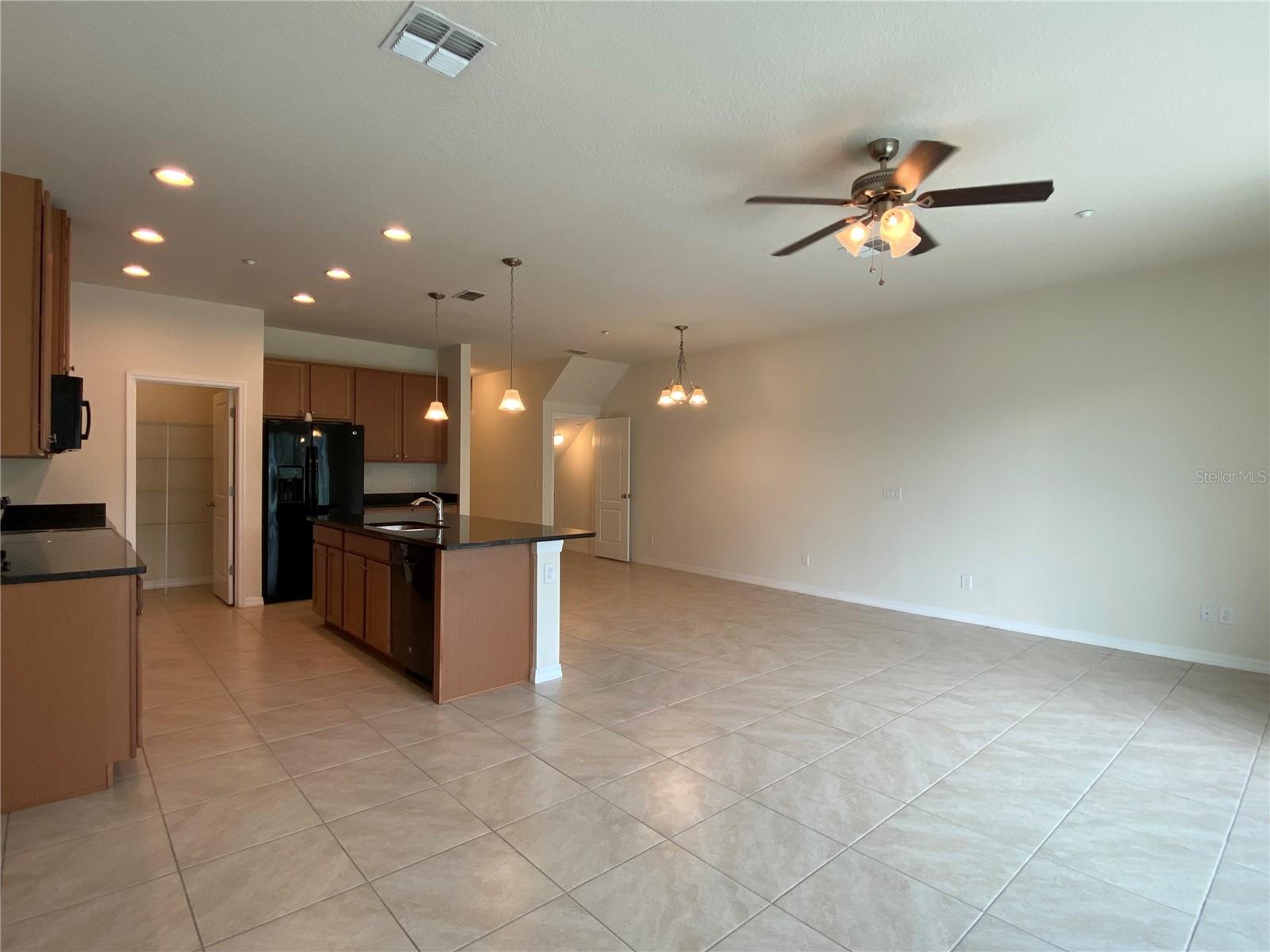 ALOMA TRAILS - Residential Lease